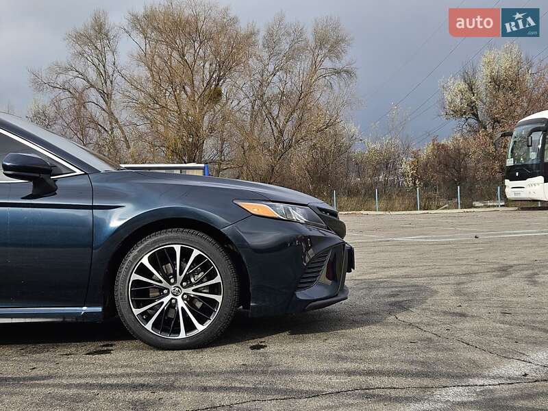 Седан Toyota Camry 2018 в Києві
