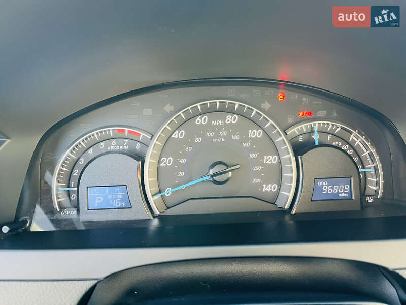 Седан Toyota Camry 2012 в Тернополе