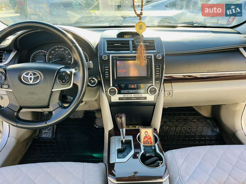 Седан Toyota Camry 2012 в Тернополе