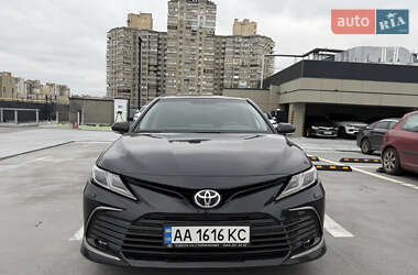 Седан Toyota Camry 2024 в Киеве