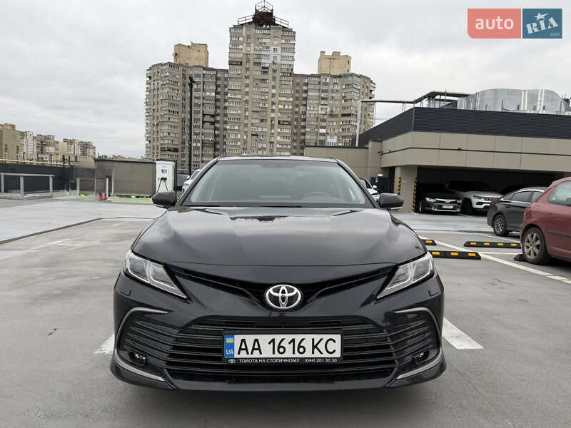 Седан Toyota Camry 2024 в Киеве