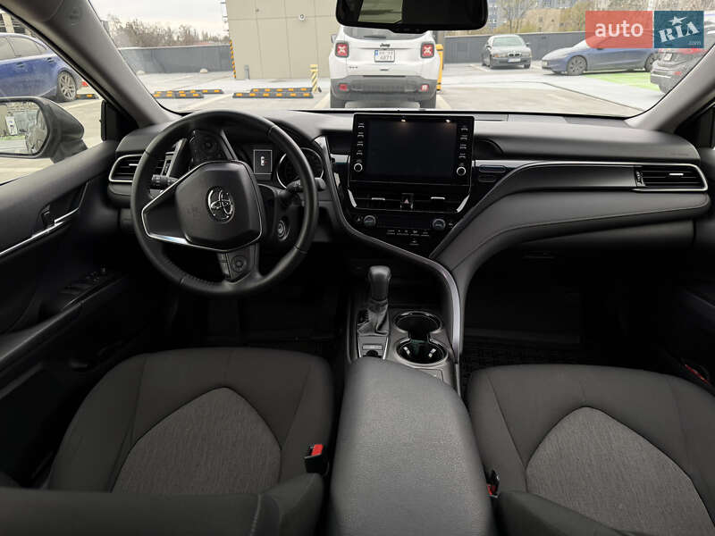 Седан Toyota Camry 2024 в Киеве