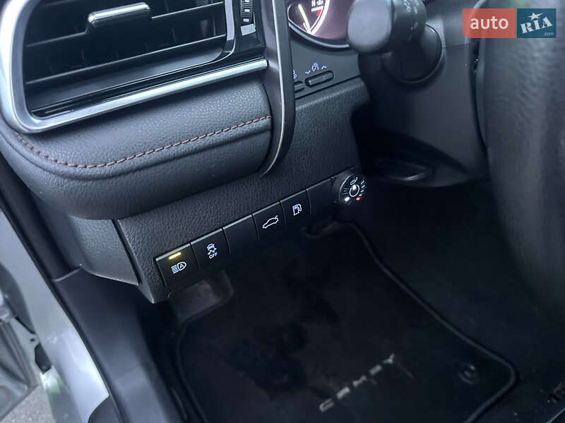 Седан Toyota Camry 2017 в Киеве фото 14 Седан Toyota Camry 2017 в Киеве