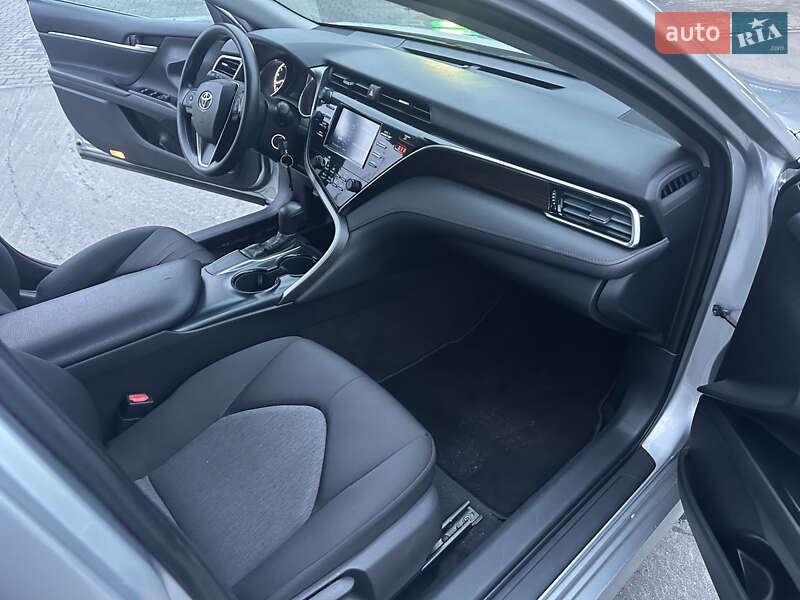 Седан Toyota Camry 2017 в Киеве фото 18 Седан Toyota Camry 2017 в Киеве