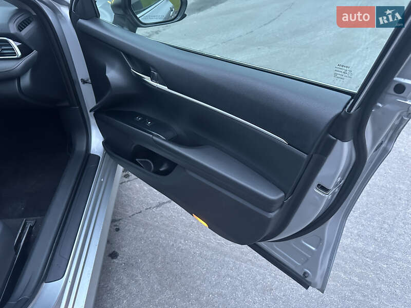 Седан Toyota Camry 2017 в Киеве фото 19 Седан Toyota Camry 2017 в Киеве