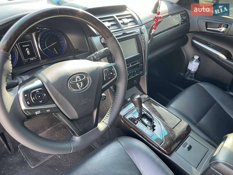 Седан Toyota Camry 2015 в Киеве