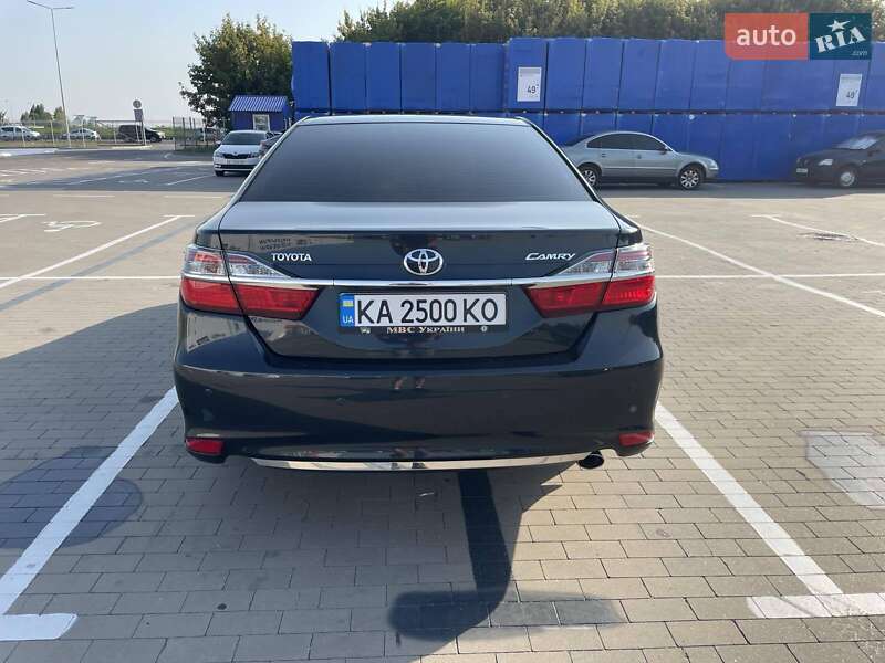 Седан Toyota Camry 2015 в Киеве