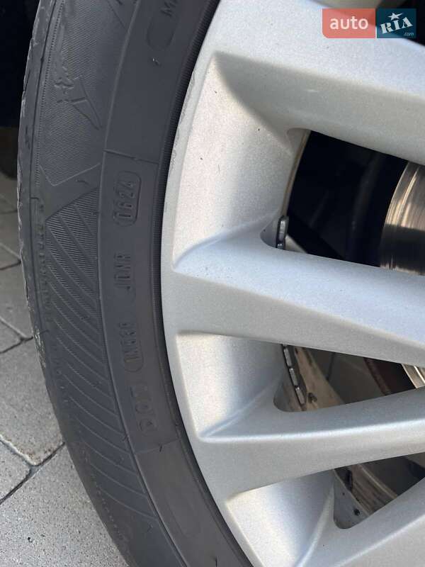 Седан Toyota Camry 2015 в Киеве