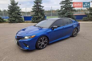 Седан Toyota Camry 2017 в Киеве