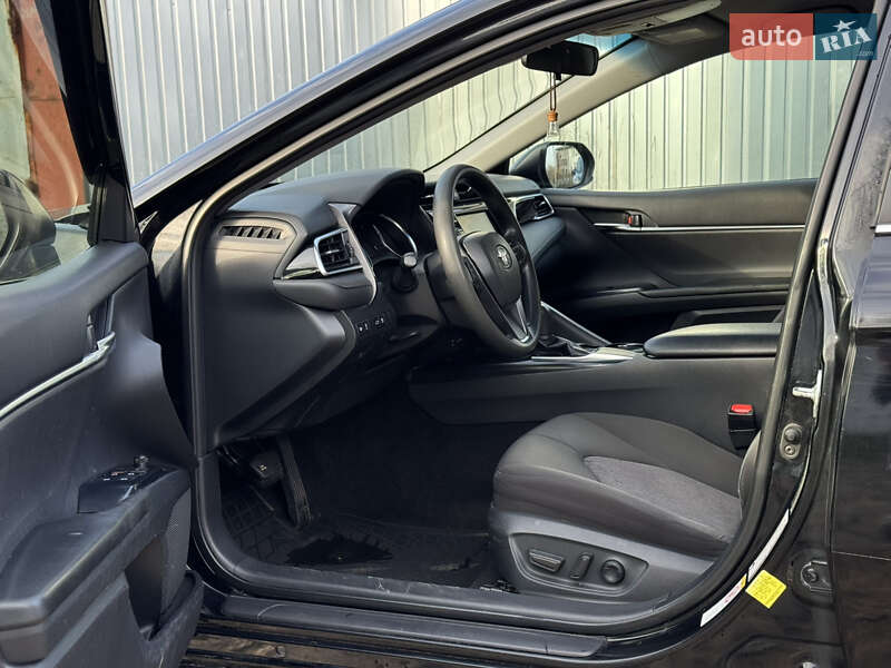 Седан Toyota Camry 2017 в Виннице