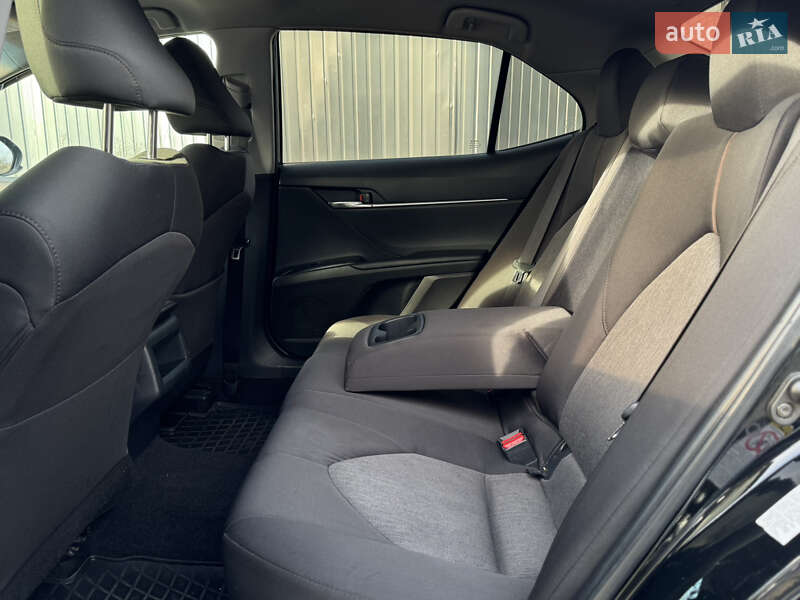 Седан Toyota Camry 2017 в Виннице