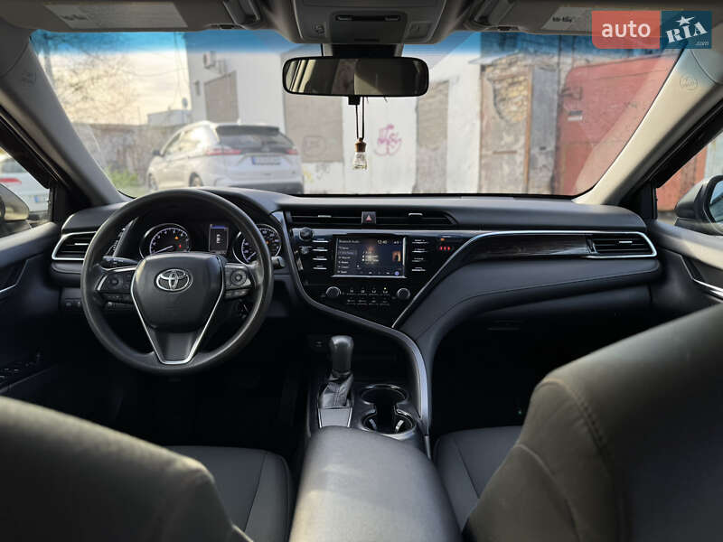 Седан Toyota Camry 2017 в Виннице