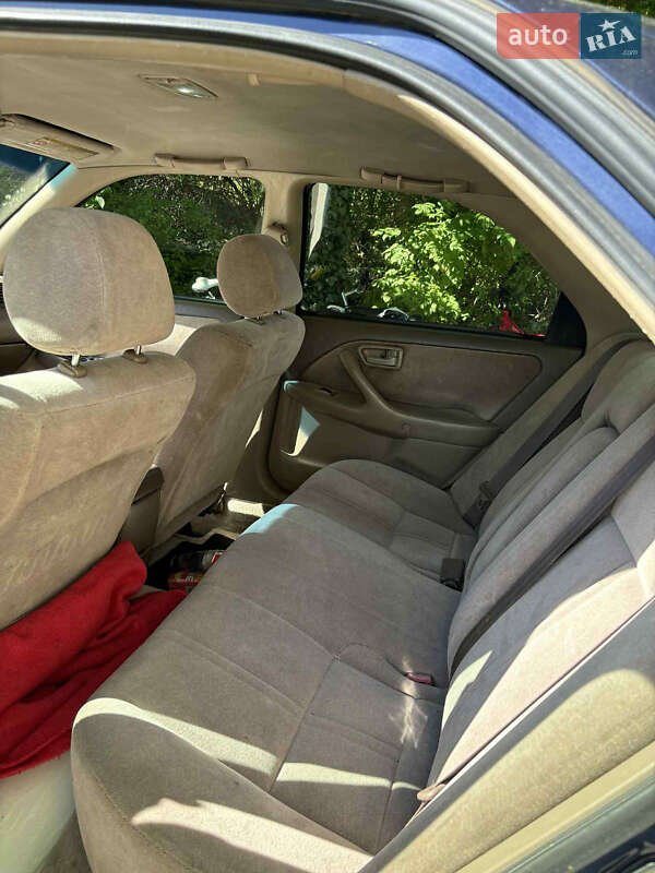 Седан Toyota Camry 1998 в Киеве