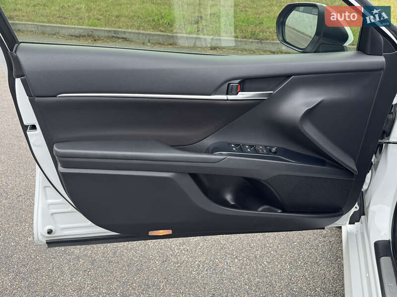 Седан Toyota Camry 2018 в Киеве фото 20 Седан Toyota Camry 2018 в Киеве