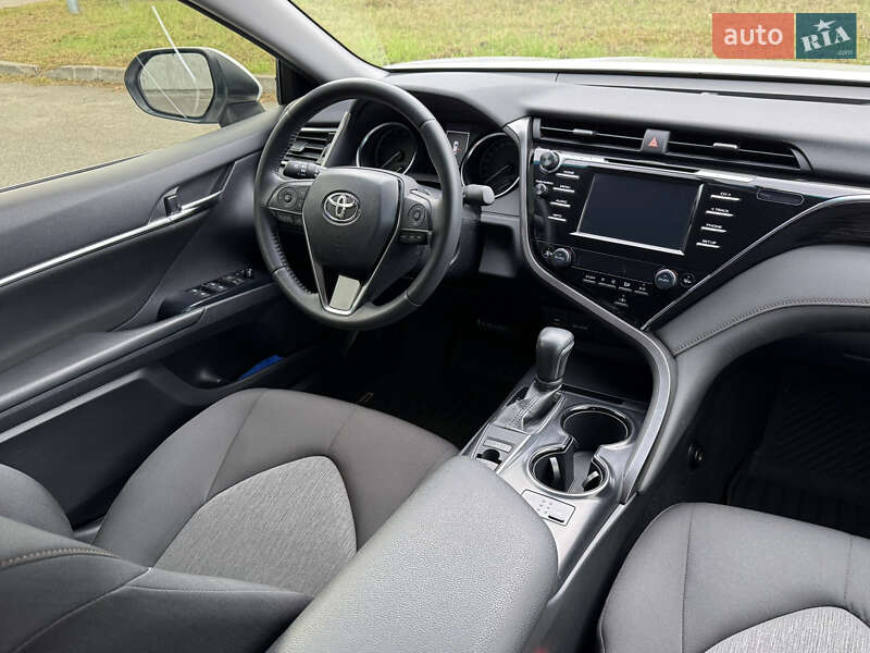 Седан Toyota Camry 2018 в Киеве фото 35 Седан Toyota Camry 2018 в Киеве