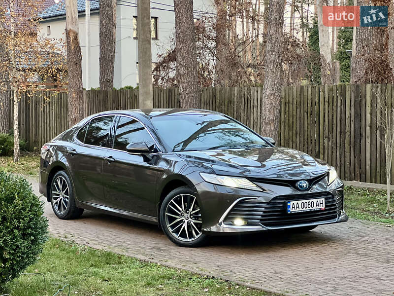 Toyota Camry 2021