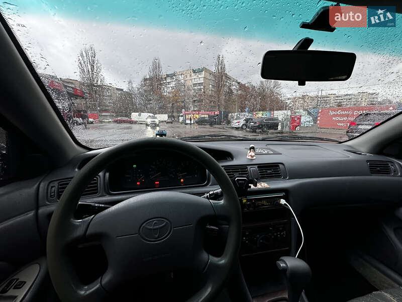 Седан Toyota Camry 1999 в Києві