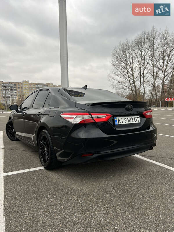 Седан Toyota Camry 2019 в Киеве