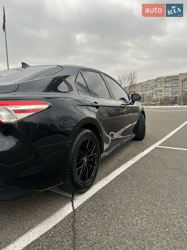 Седан Toyota Camry 2019 в Киеве