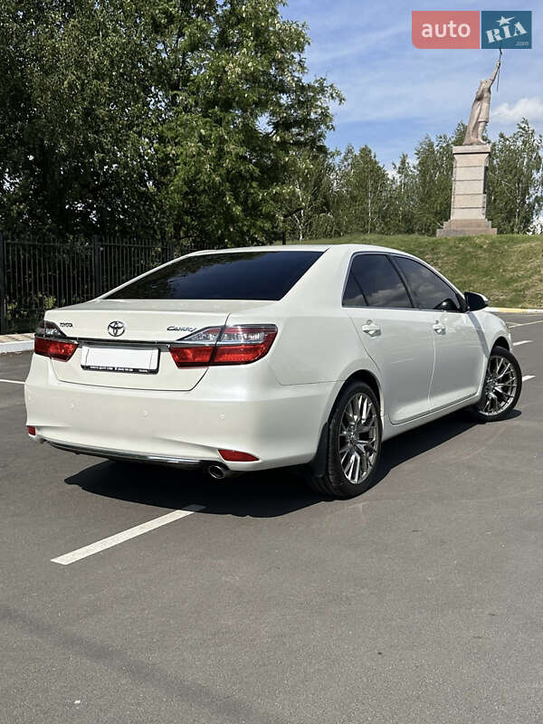 Седан Toyota Camry 2017 в Киеве