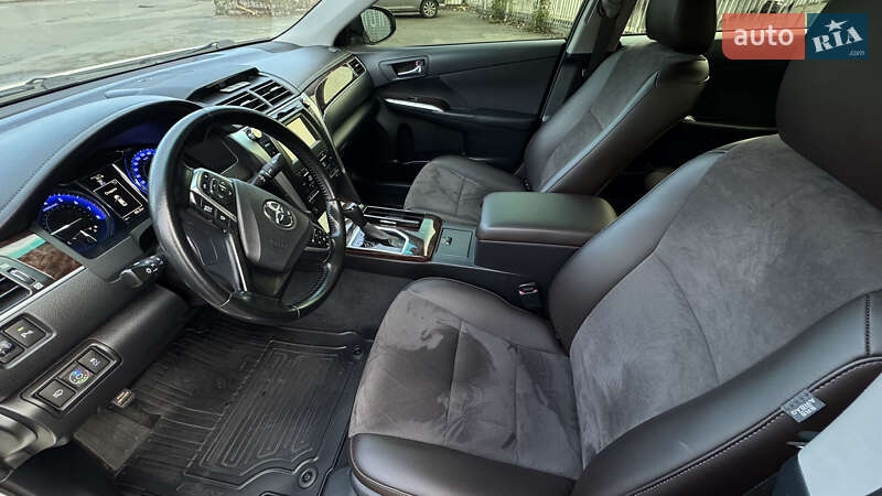 Седан Toyota Camry 2017 в Киеве