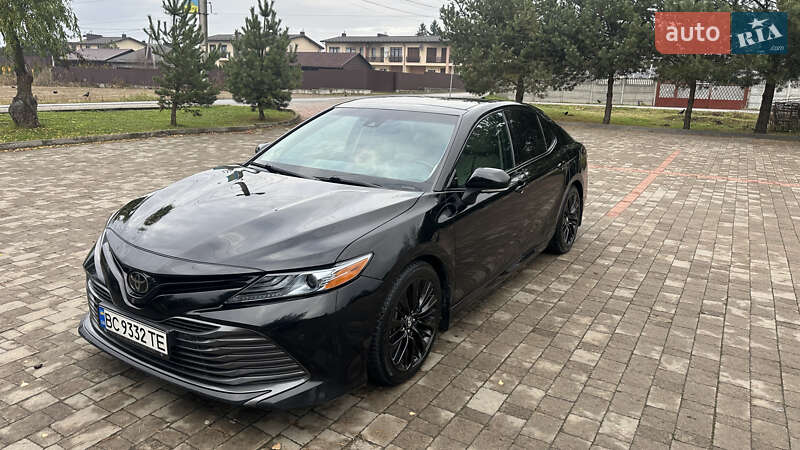 Седан Toyota Camry 2018 в Львове