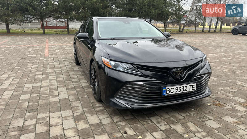 Седан Toyota Camry 2018 в Львове