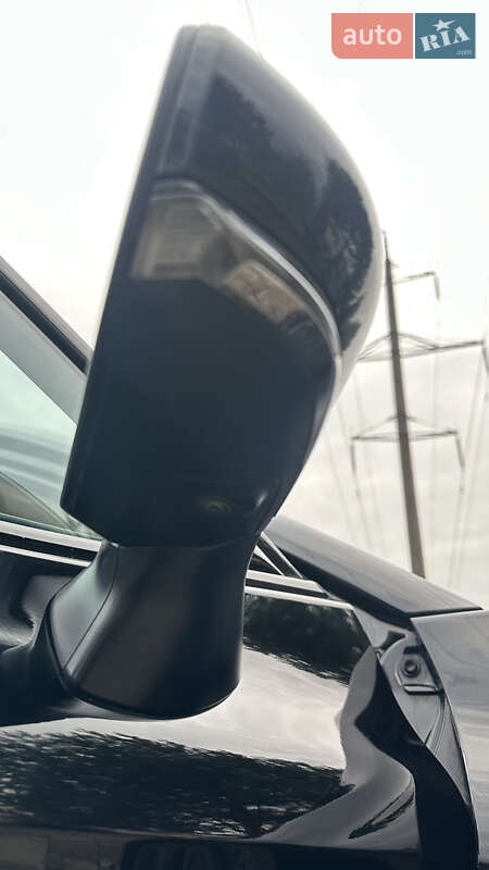 Седан Toyota Camry 2018 в Львове