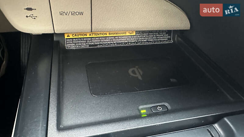 Седан Toyota Camry 2018 в Львове