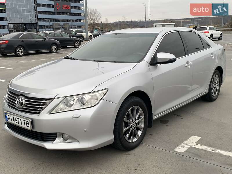 Седан Toyota Camry 2011 в Києві