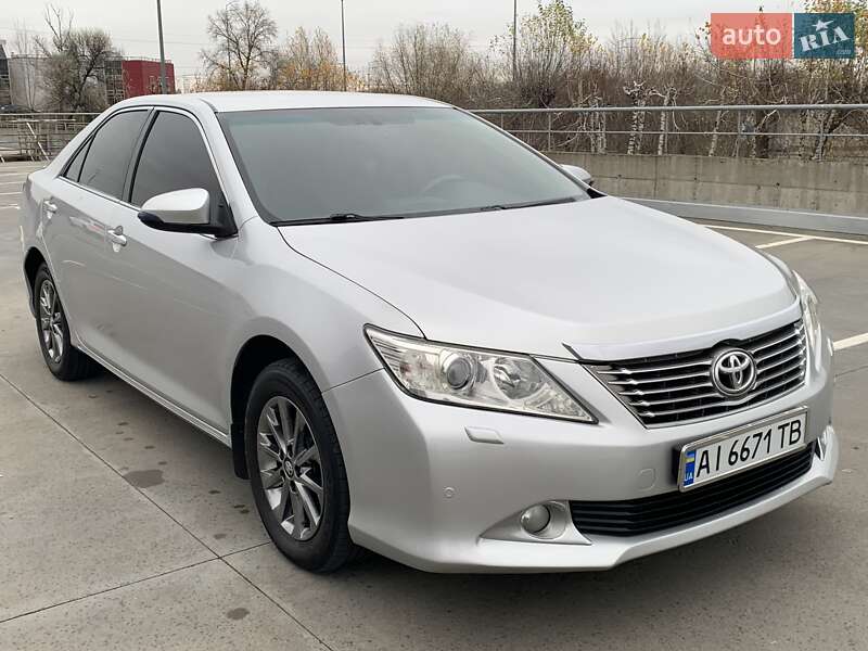 Седан Toyota Camry 2011 в Києві