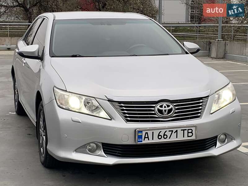 Седан Toyota Camry 2011 в Києві