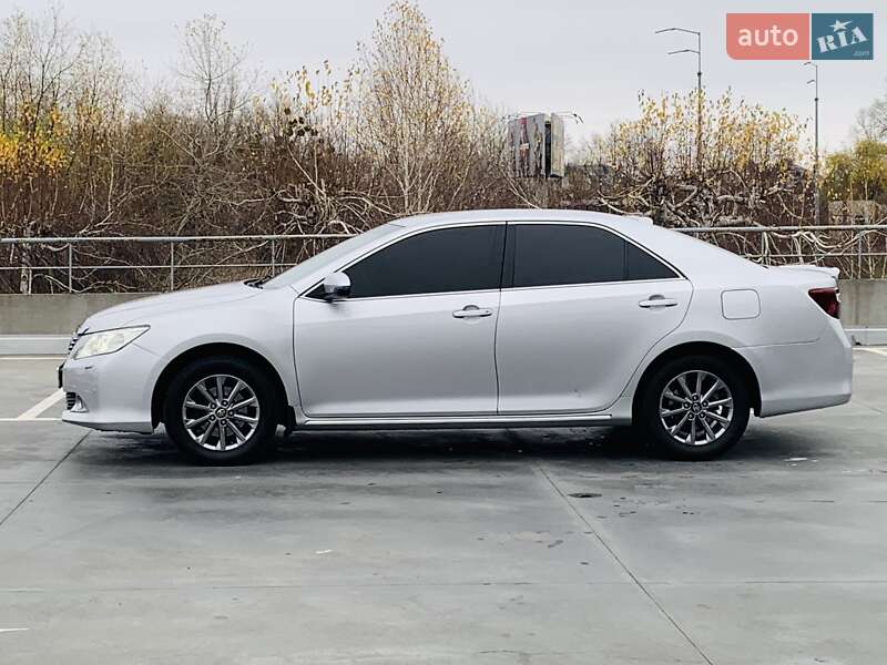 Седан Toyota Camry 2011 в Києві