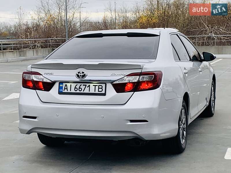Седан Toyota Camry 2011 в Києві