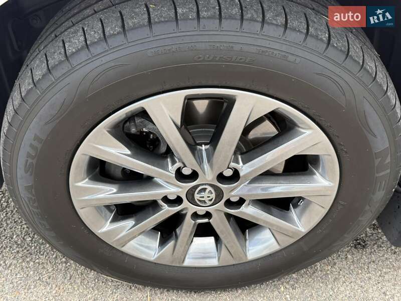 Седан Toyota Camry 2011 в Києві