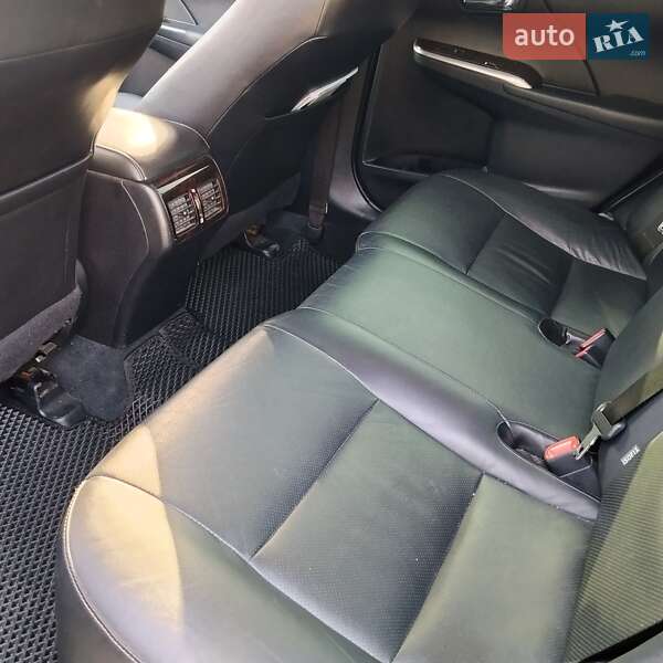 Седан Toyota Camry 2017 в Івано-Франківську