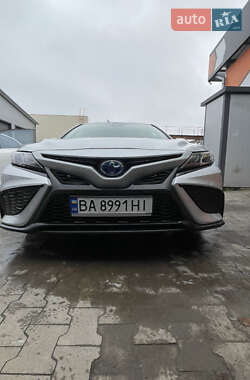 Седан Toyota Camry 2022 в Умані
