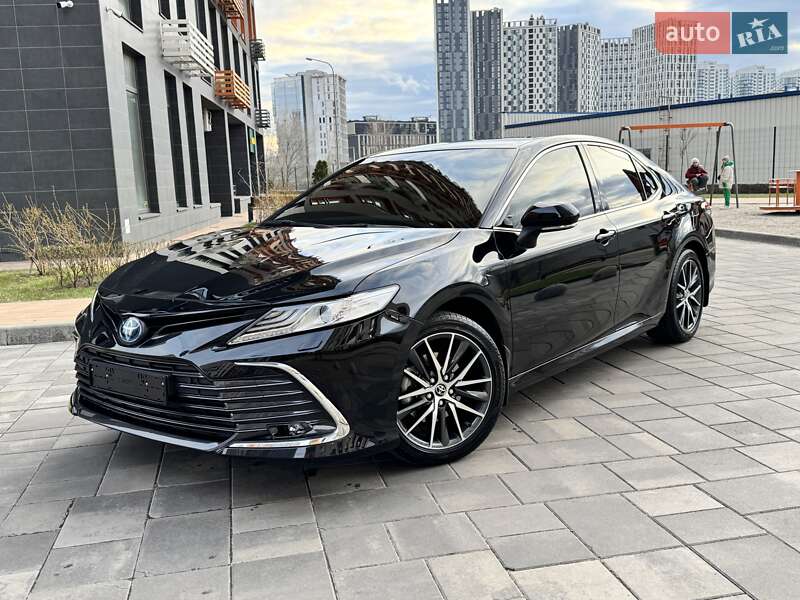 Седан Toyota Camry 2021 в Киеве