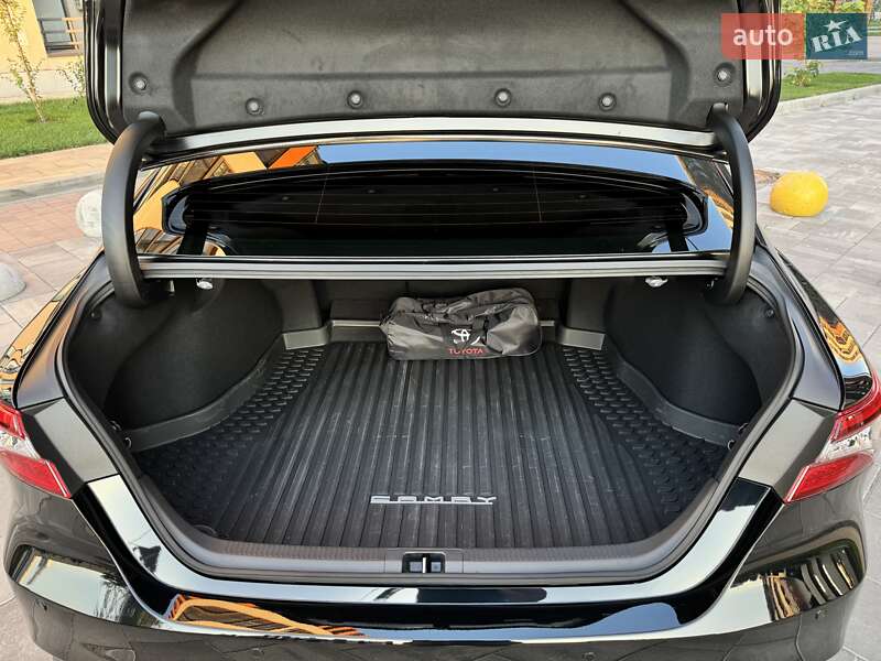 Седан Toyota Camry 2021 в Киеве