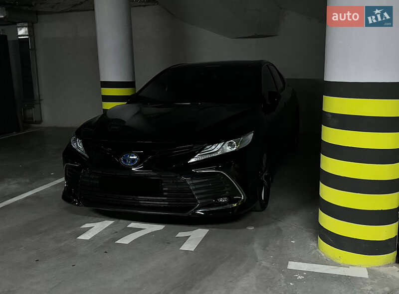 Седан Toyota Camry 2021 в Киеве