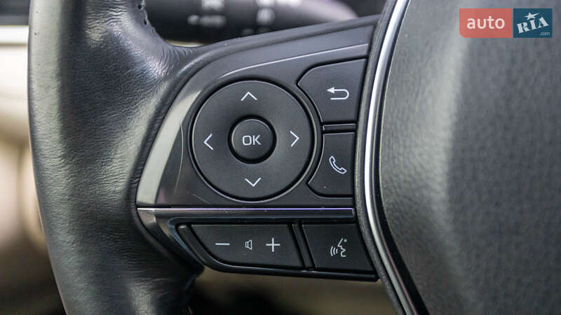 Седан Toyota Camry 2018 в Днепре