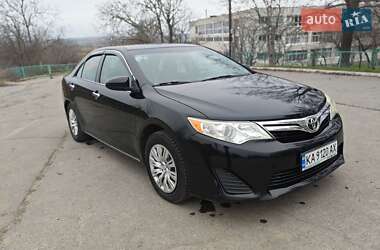 Седан Toyota Camry 2012 в Києві
