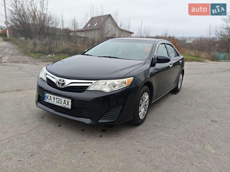 Седан Toyota Camry 2012 в Киеве