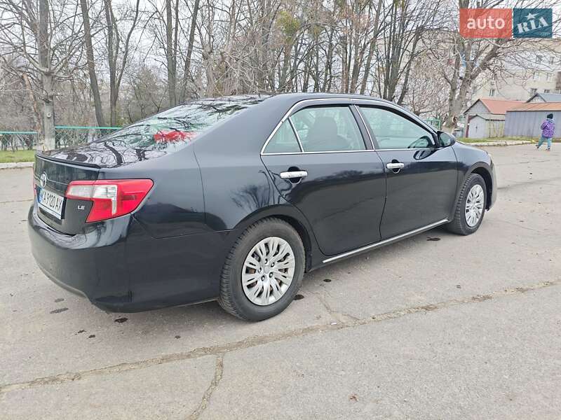 Седан Toyota Camry 2012 в Киеве