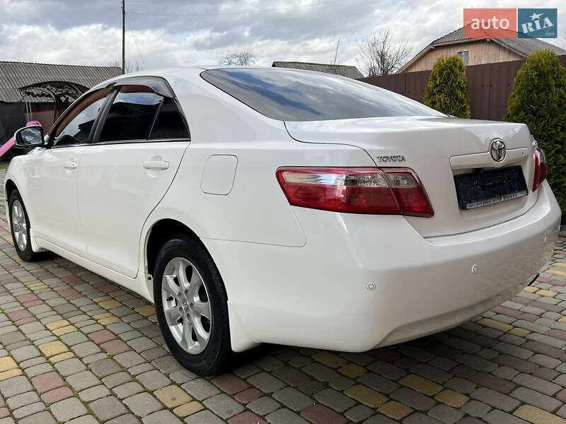 Седан Toyota Camry 2011 в Івано-Франківську