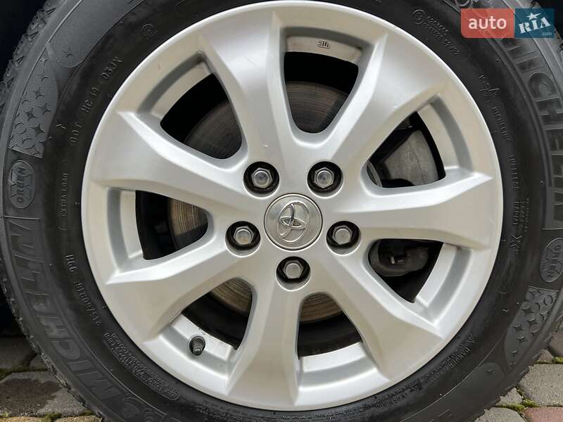 Седан Toyota Camry 2011 в Івано-Франківську