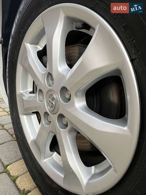 Седан Toyota Camry 2011 в Івано-Франківську