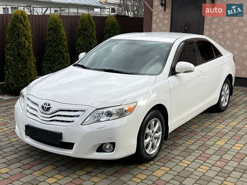 Седан Toyota Camry 2011 в Івано-Франківську