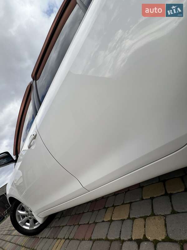 Седан Toyota Camry 2011 в Івано-Франківську