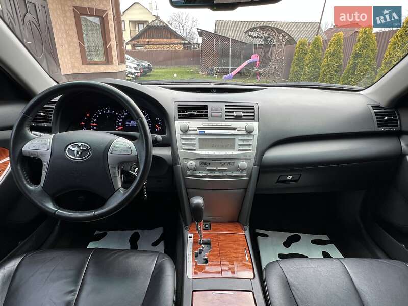 Седан Toyota Camry 2011 в Івано-Франківську